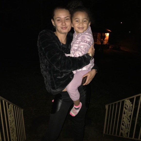 Meet your Posher, Madison - Picture 7 of 12